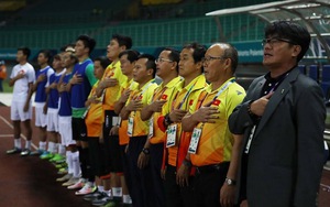 Phóng viên Hàn Quốc tò mò vì hành động của HLV Park Hang Seo