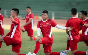 Vé trận Lào – Việt Nam quá rẻ, fan Việt Nam áp đảo về số lượng