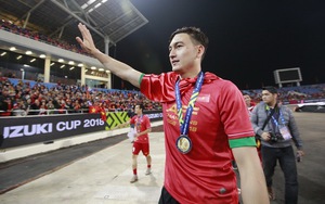 Bố mẹ Văn Lâm không dám xem trận đấu, cầu nguyện trong nhà thờ