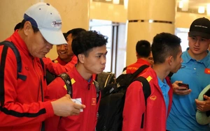 Tuyển Việt Nam đã có mặt tại Dubai, ra sân tập luyện đấu Jordan