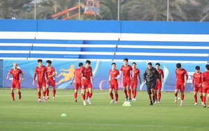 Phóng viên Hàn Quốc ‘bao vây’ sân tập của tuyển Việt Nam tại Dubai