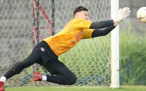 HLV Steve Darby: ‘Văn Lâm phải chứng minh mình là người giỏi nhất’