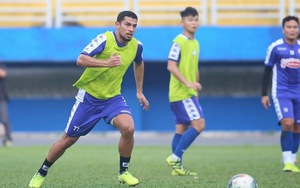 Ngoại binh tiền tỷ ủng hộ HLV Chung Hae Seong