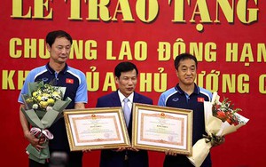 HLV Park Hang Seo xúc động khi nhận Huân chương Lao động hạng Nhì