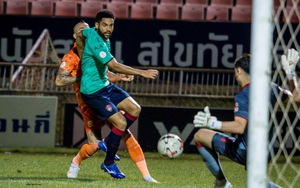 Văn Lâm cứu thua không tưởng, Muangthong vẫn bại trận đáng tiếc