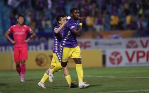 Văn Hậu cùng Hà Nội FC quyết đua vô địch đến giây cuối cùng