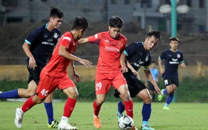 Danh Trung cùng Minh Bình giúp U22 Việt Nam đánh bại Phố Hiến