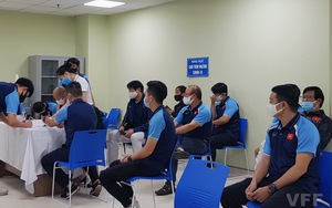 Tuyển Việt Nam lùi lịch tiêm vắc xin COVID-19