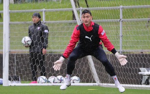 HLV Park Hang Seo thử thách Văn Lâm ngay tại Cerezo Osaka