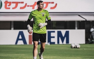 Văn Lâm cám ơn bác sỹ CLB Cerezo Osaka bằng phở Việt