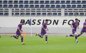 Thầy trò HLV Park Hang Seo sung sức trước giờ xuất phát