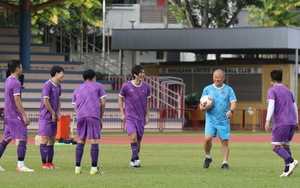 Việt Nam vs Campuchia: Đình Trọng đau cơ, Đức Huy thay thế