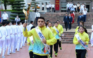 Lửa thiêng SEA Games đã được rước về sân Mỹ Đình