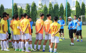 HLV Đinh Thế Nam mang 27 tuyển thủ U19 Việt Nam dự giải Đông Nam Á