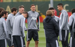 CHÙM ẢNH: Nemanja Matic tập buổi đầu tiên cùng Man United trong ngày sinh nhật