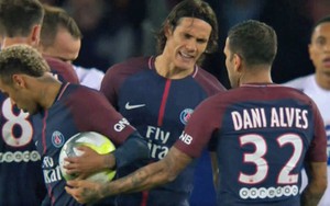 ẢNH CHẾ: ‘Tranh bóng với Cavani như tranh bạn gái, Neymar hẳn đang nhớ Messi’