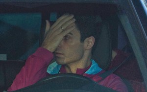 Thêm bằng chứng cho thấy Arteta bị Lukaku đấm sưng mặt