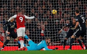 QUAY CHẬM: Arsenal như bị 'ma ám', bỏ lỡ cơ hội không tưởng trước M.U