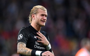 Xúc động hình ảnh Karius rơi lệ đi xin lỗi CĐV Liverpool