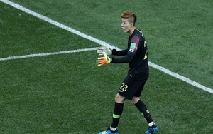 VIDEO: Thủ môn Hàn Quốc xuất thần cứu thua khó tin cho đội nhà