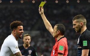 CĐV Anh kêu gọi FIFA điều tra trọng tài Cuneyt Cakir vì ‘thiên vị Croatia’