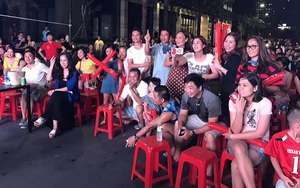 XEM BÓNG ĐÁ TẬP THỂ: Trải nghiệm khó quên của cư dân Vinhomes