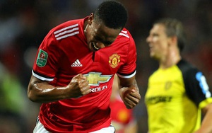 CẬP NHẬT tối 23/10: M.U thưởng lớn cho Martial. Tranh cãi trọng tài bắt trận 'Kinh điển'