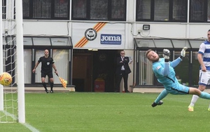 VIDEO: Trọng tài gây sốc từ chối công nhận bàn thắng dù bóng đã vào, lưới đã rung