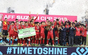 KHÓ QUÊN: Khoảnh khắc Việt Nam nâng cao cúp vô địch AFF Cup 2018