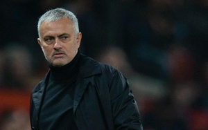 Cựu HLV Hà Lan: 'Mourinho thậm chí không xếp được đội hình phù hợp'