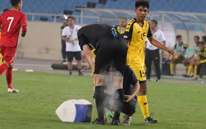 HÀI HƯỚC: Trọng tài suýt bỏ dở trận đấu của U23 Việt Nam vì chấn thương