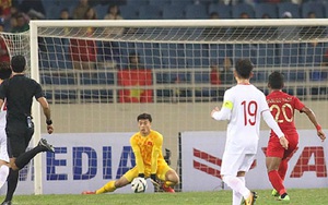 VIDEO: Bùi Tiến Dũng nhiều lần khiến CĐV Việt Nam thót tim trong trận với U23 Indonesia