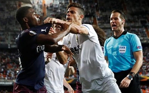 Maitland-Niles và 'người cũ' của Arsenal suýt choảng nhau nảy lửa ở bán kết Europa League