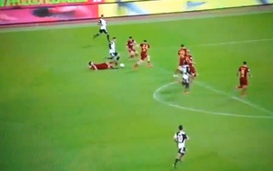 Ronaldo 'trở lại thanh xuân' với pha đi bóng gây sốt ở trận đấu với Roma