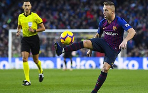 Barca khủng hoảng nhân sự: Chỉ có một trung vệ lành lặn, Arthur từ chối ra sân