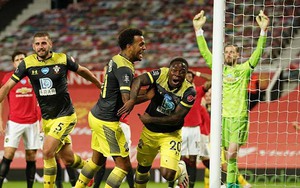 MU 2-2 Southampton: Đòn đau phút cuối
