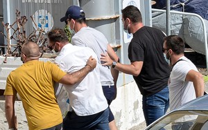 MU: Maguire đã được tại ngoại, nổi nóng khi thấy em gái bị đâm bằng vật nhọn