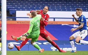 Liverpool nhận tin cực xấu: Van Dijk chấn thương nặng, có thể nghỉ hết mùa