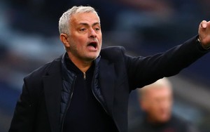 Bóng đá hôm nay 2/11: Cầu thủ MU sẽ khiến Ole bị sa thải. Mourinho chỉ trích trọng tài