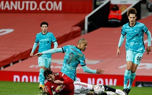 Chuyên gia tranh cãi vì quả đá phạt dẫn đến chiến thắng của MU