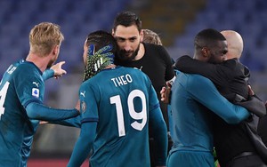 Roma 1-2 AC Milan: Thắng kịch tính Roma, Milan quyết bám đuổi Inter