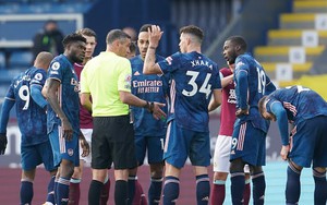 Burnley 1–1 Arsenal: Công làm thủ phá, 'Pháo thủ' mất điểm trên sân khách