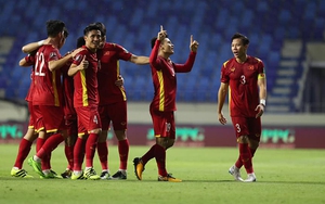 Quang Hải, Văn Thanh đua nhau lập 'siêu phẩm' vào lưới Indonesia