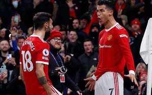 Fernandes giải thích vì sao nhường Ronaldo đá phạt đền