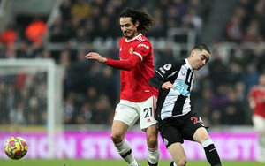 Newcastle 1-1 MU: Ronaldo tịt ngòi, Cavani giúp MU có 1 điểm