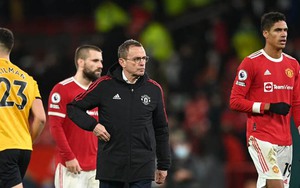 MU thua sốc Wolves, CĐV não nề, nhắn tin chê bai Ronaldo