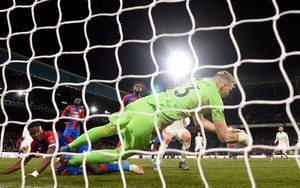 Crystal Palace 0-0 Man City: Thày trò Guardiola sảy chân trong cuộc đua vô địch