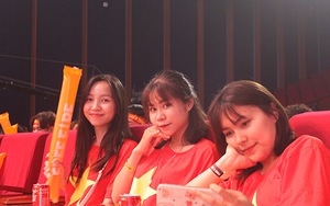 CĐV áo cờ đỏ sao vàng 'đốt cháy' sân khấu Free Fire tại SEA Games 31