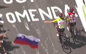 Hai cua-rơ chơi... oẳn tù tì để xác định người vô địch