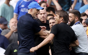 Vì sao Conte và Tuchel cùng bị phạt thẻ đỏ ở trận derby thành London?